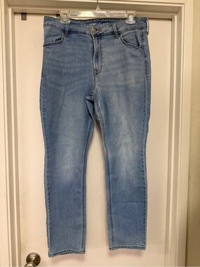 Old Navy faded denim/jeans High Rise Wow Straight - size 14 short